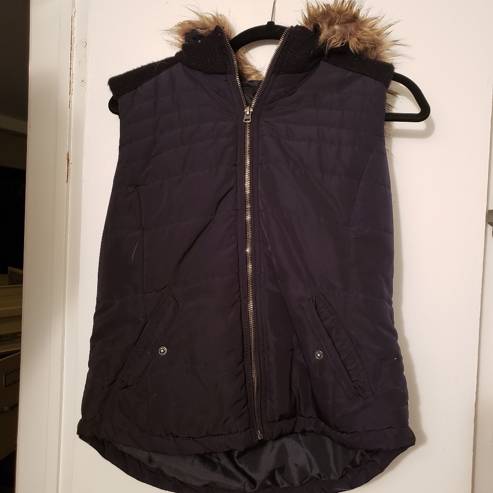 Black Aeropostale vest